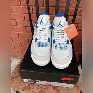 Jordan 4 Rétro Blue and White – NEVER USE !